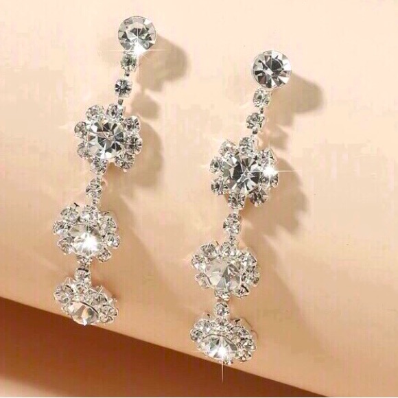 🌟Glamorous CZ Earrings NWT - Picture 1 of 3